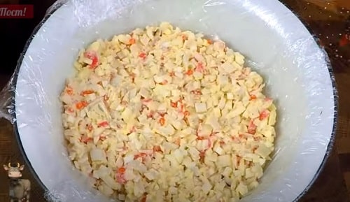  Салат з кальмарами і крабовими паличками   рецепт салату «Кораловий риф
