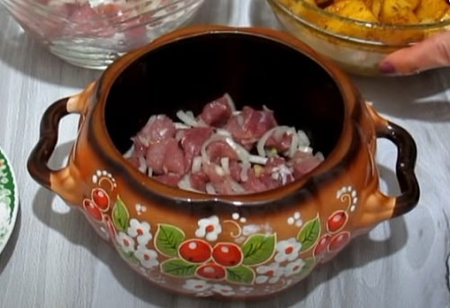  Печеня зі свинини в горщиках в духовці   рецепт по домашньому