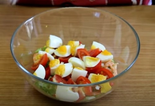  Салати з креветками і помідорами: рецепти з черрі, авокадо, руколою, сиром