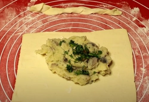 8ce66dbdb92a89449843a7846eb0d981 Курячі ніжки в листковому тісті в духовці   рецепт з картоплею та грибами
