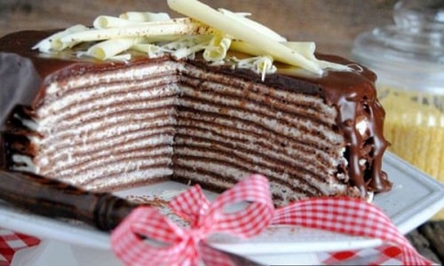 8e3677d780453e9583f454d9004f1f43 Шоколадний млинцевий торт   рецепт з кремом із згущеного молока без випічки