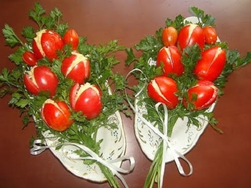 b12db4cf4a6561f8f678fe1c0a761301 Салат «Тюльпани» з помідорами і крабовими паличками   рецепт на 8 Березня