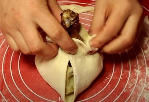 d9eb243b1f8018315e9feb369567108b Курячі ніжки в листковому тісті в духовці   рецепт з картоплею та грибами