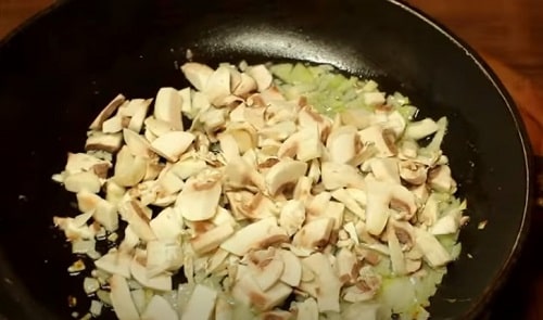 dd755144563e3438ea85ad77e7fe3c6a Курячі ніжки в листковому тісті в духовці   рецепт з картоплею та грибами