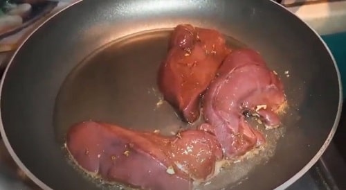 f07d895d3eb8455a18afa389050e9202 Як смачно приготувати свинячу печінку на сковороді, щоб була соковитою і мякою