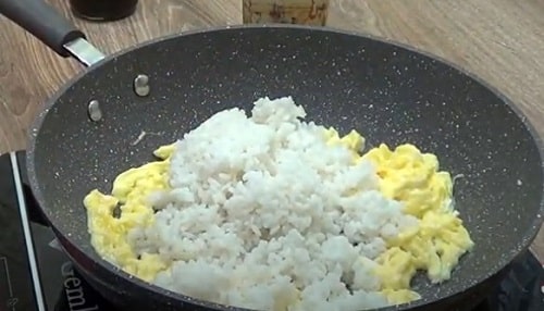 b23a94c73360da2d3d5593a6b6a230a0 Рис з яйцем по китайськи, смажений на сковороді   рецепт