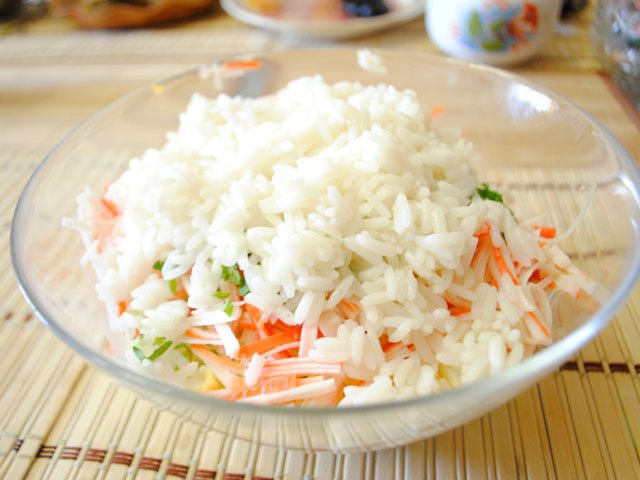  Салати з крабовими паличками: Рецепти салату з крабовими паличками і кукурудзою