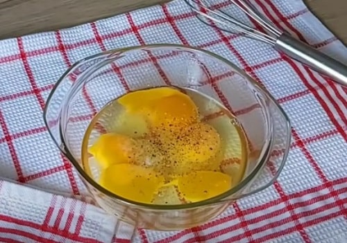 1dffeca78c3981f9ec2cb48e1ccf530f Яєчня в лаваші на сковороді   рецепт з сиром і помідорами