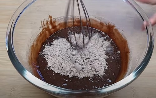 43e0d8663d17b72ed9080c662123bc13 Шоколадний торт на сковороді «Ризький»   рецепт з шоколадно сметанним кремом
