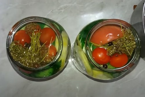 c2e3abf7feb161cabc30339f314fe8a7 Огірки з помідорами і кабачками, мариновані на зиму   найсмачніші рецепти