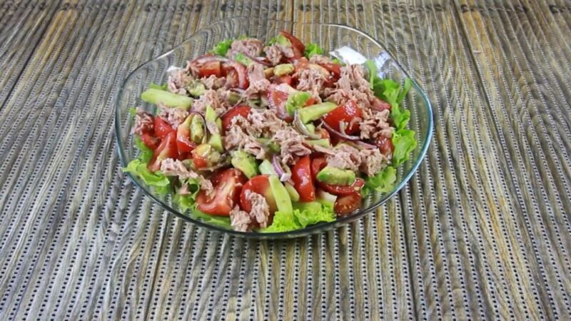 salaty s tuncom konservirovannym prostye i vkusnye recepty b5f3d77 Салати з тунцем консервованим   прості і смачні рецепти
