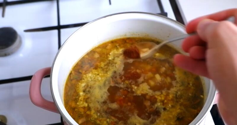 syrnyj sup iz plavlenogo syra s kuricej gribami i suharikami 04d1ab8 Сирний суп з плавленого сиру з куркою, грибами і сухариками
